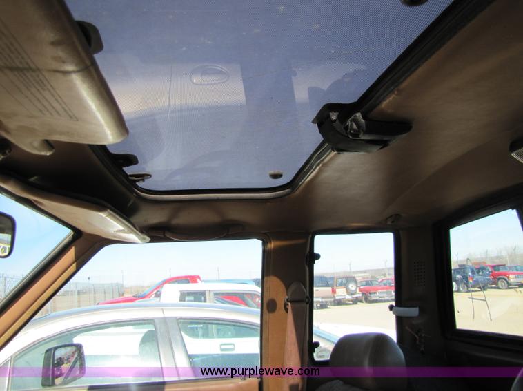 image for item 8559 1985 Nissan GT King Cab pickup truck