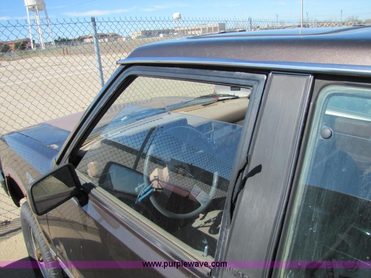 image for item 8559 1985 Nissan GT King Cab pickup truck