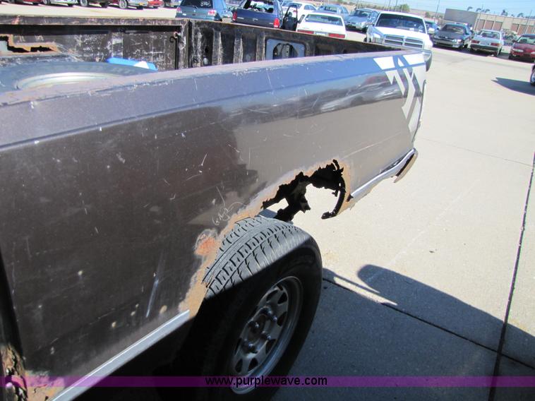 image for item 8559 1985 Nissan GT King Cab pickup truck