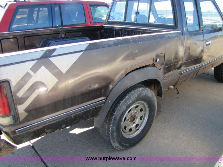 image for item 8559 1985 Nissan GT King Cab pickup truck