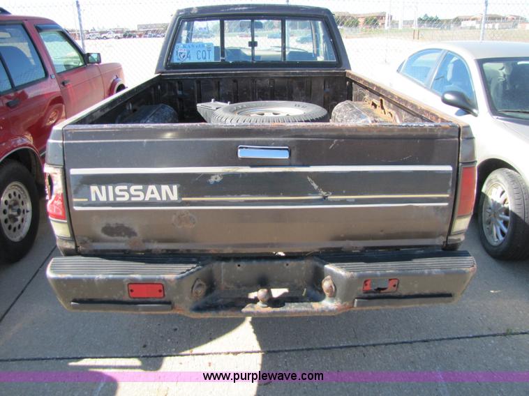 image for item 8559 1985 Nissan GT King Cab pickup truck