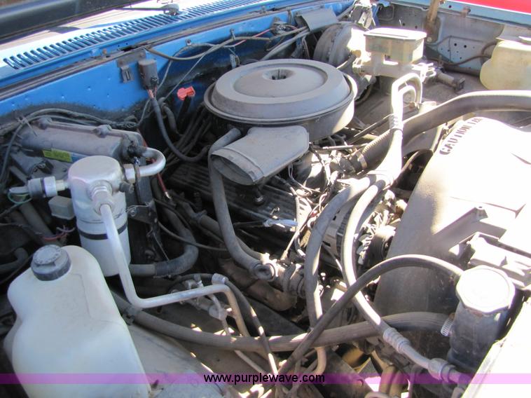 image for item 8562 1988 Chevrolet Suburban SUV