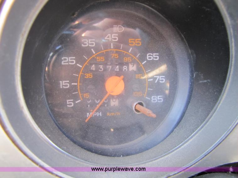 image for item 8562 1988 Chevrolet Suburban SUV