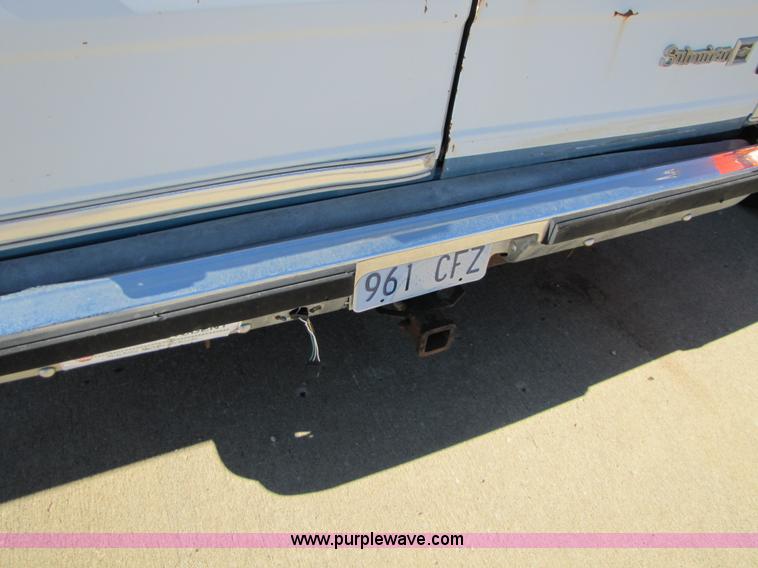 image for item 8562 1988 Chevrolet Suburban SUV