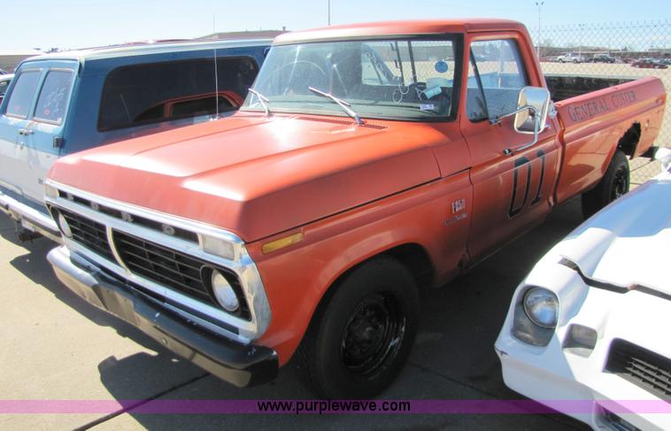 image for item 8563 1973 Ford F250 Custom pickup truck