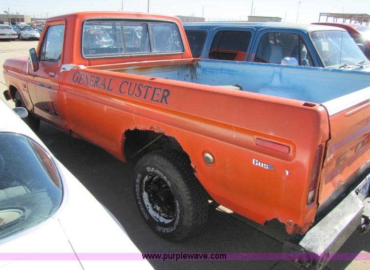 image for item 8563 1973 Ford F250 Custom pickup truck