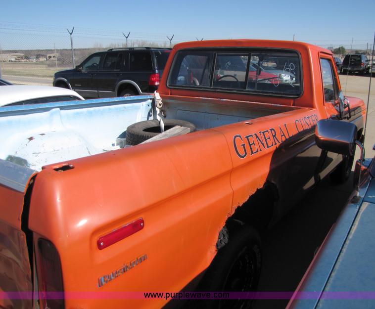 image for item 8563 1973 Ford F250 Custom pickup truck