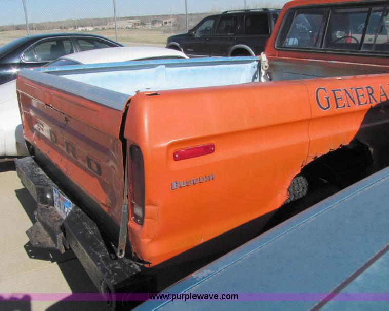 image for item 8563 1973 Ford F250 Custom pickup truck