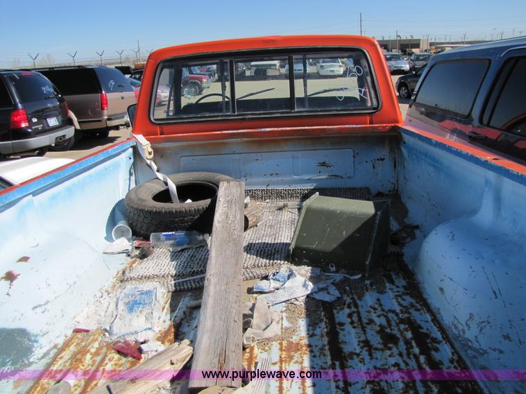 image for item 8563 1973 Ford F250 Custom pickup truck
