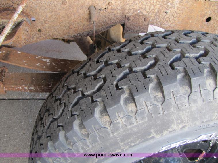 image for item 8563 1973 Ford F250 Custom pickup truck