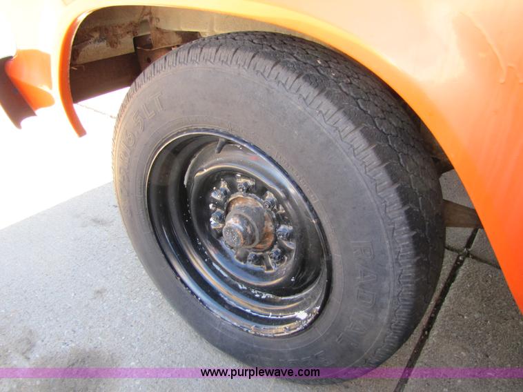 image for item 8563 1973 Ford F250 Custom pickup truck