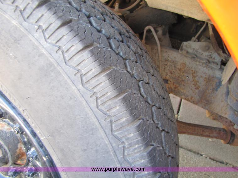 image for item 8563 1973 Ford F250 Custom pickup truck