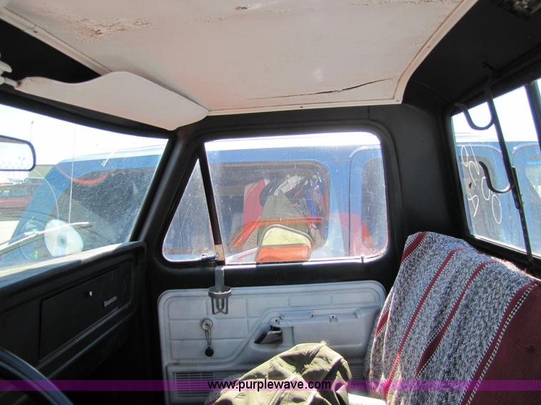 image for item 8563 1973 Ford F250 Custom pickup truck