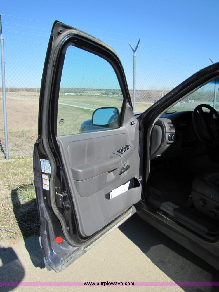 image for item 8565 2002 Ford Explorer XLT SUV