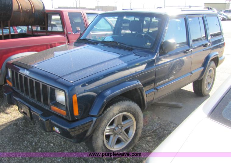image for item 8569 2001 Jeep Cherokee Classic SUV