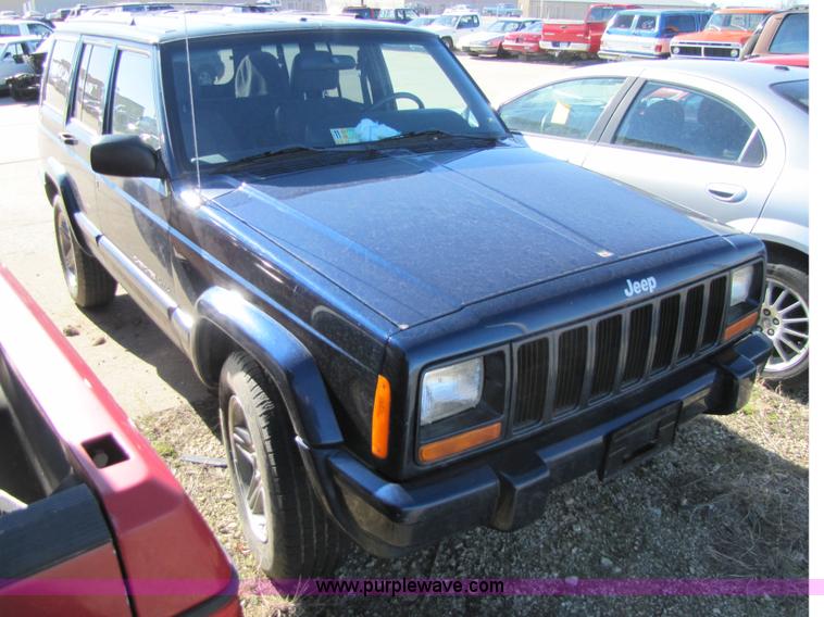 image for item 8569 2001 Jeep Cherokee Classic SUV