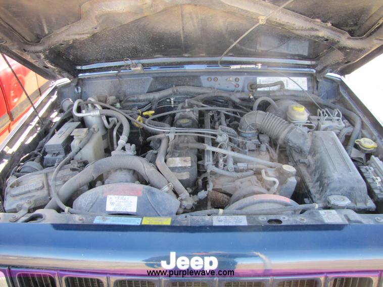image for item 8569 2001 Jeep Cherokee Classic SUV