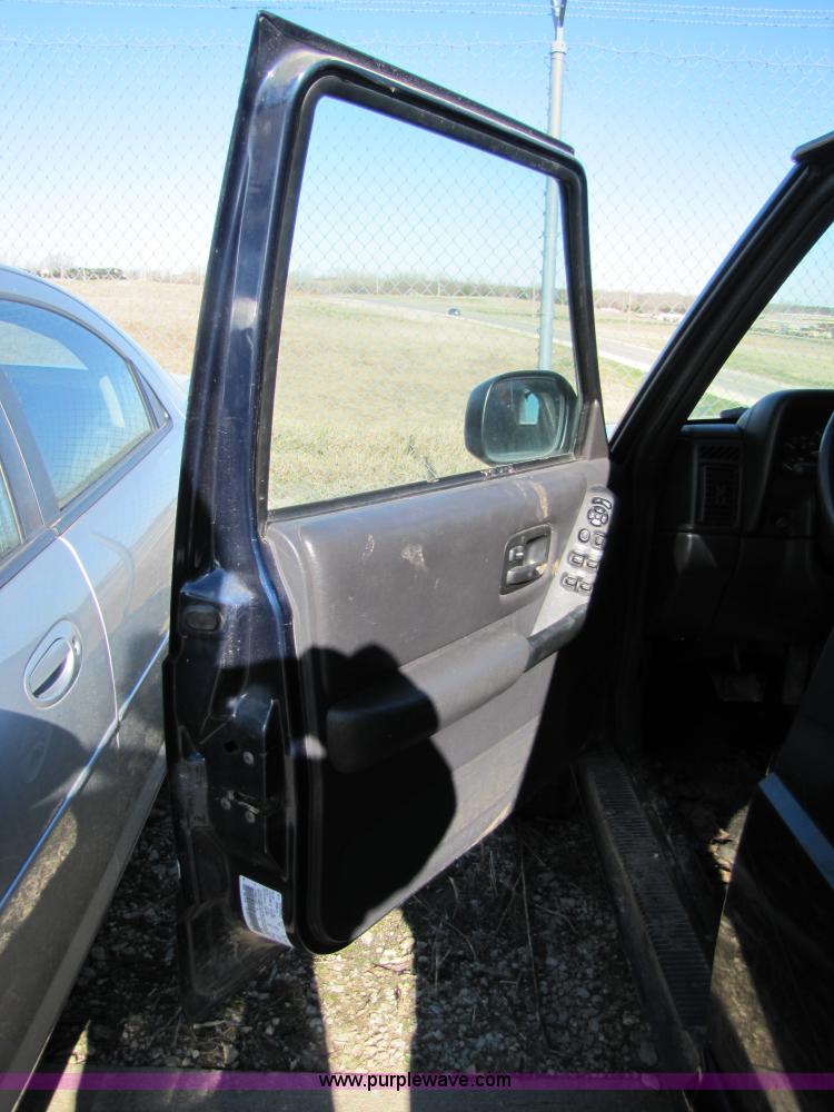 image for item 8569 2001 Jeep Cherokee Classic SUV