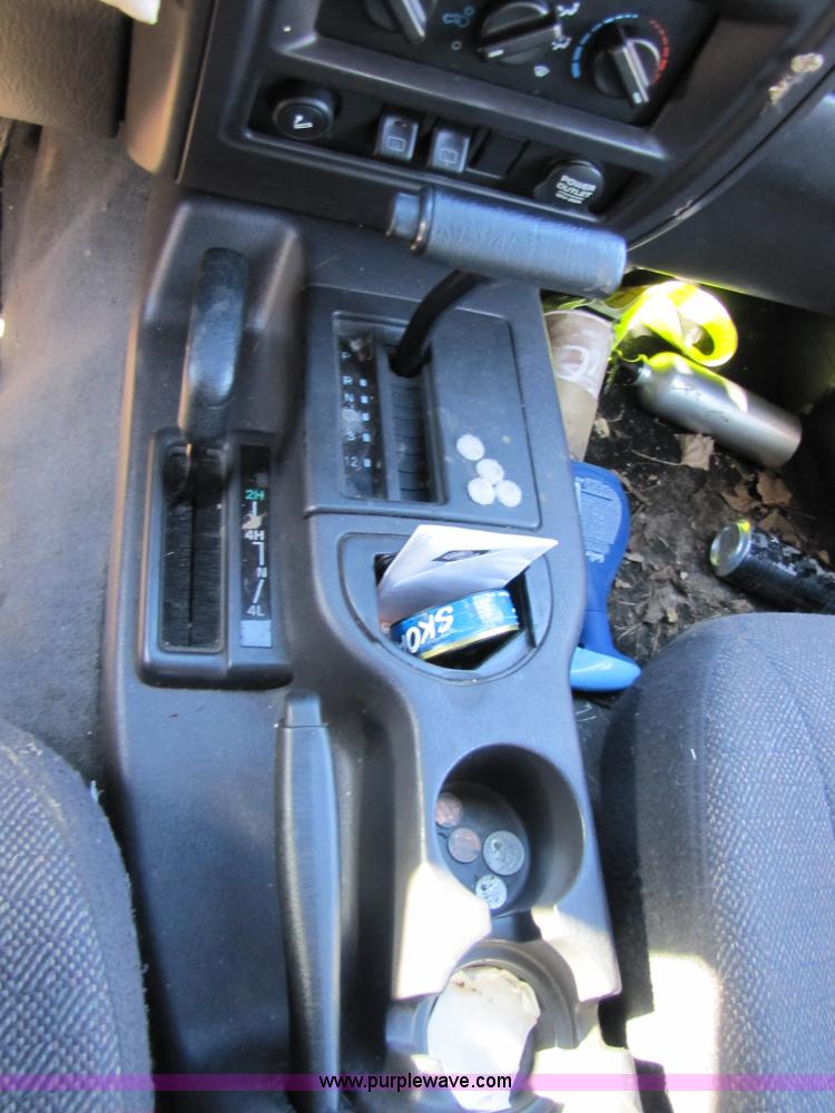 image for item 8569 2001 Jeep Cherokee Classic SUV