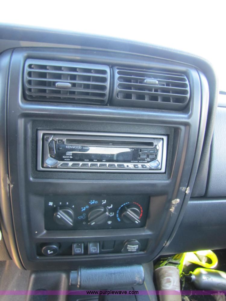 image for item 8569 2001 Jeep Cherokee Classic SUV