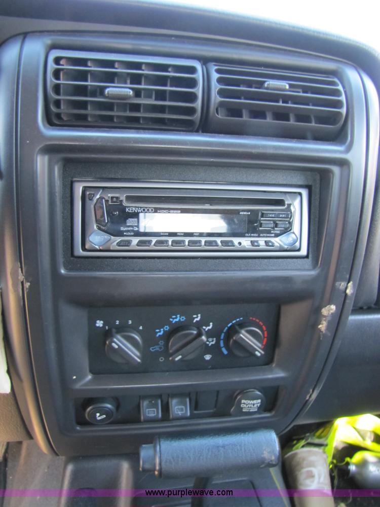 image for item 8569 2001 Jeep Cherokee Classic SUV