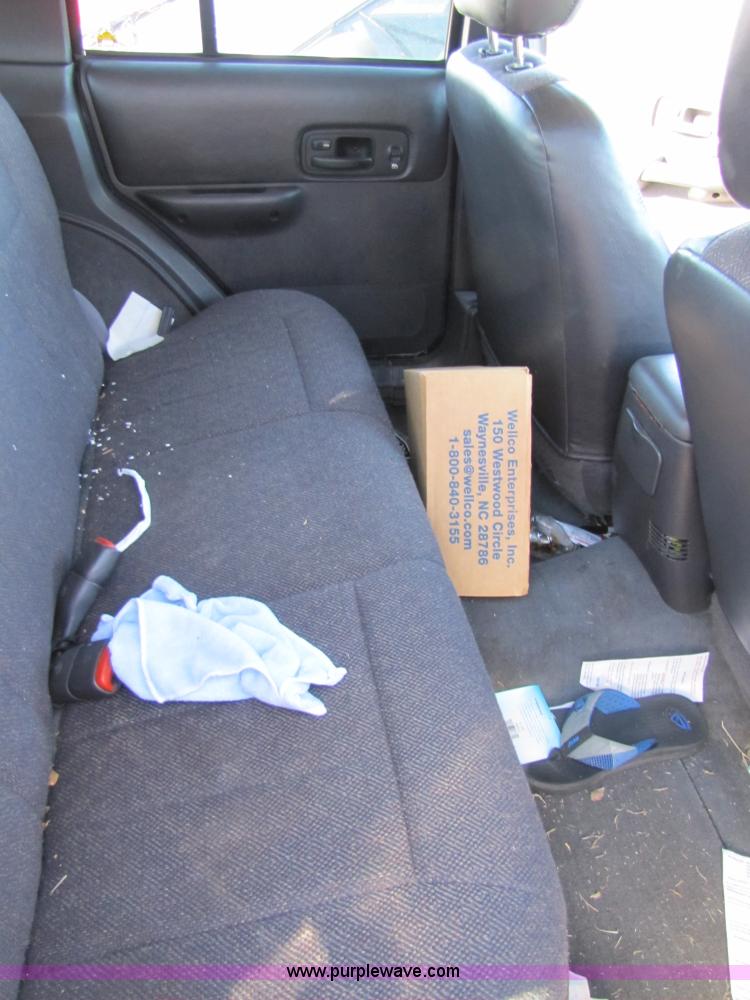 image for item 8569 2001 Jeep Cherokee Classic SUV