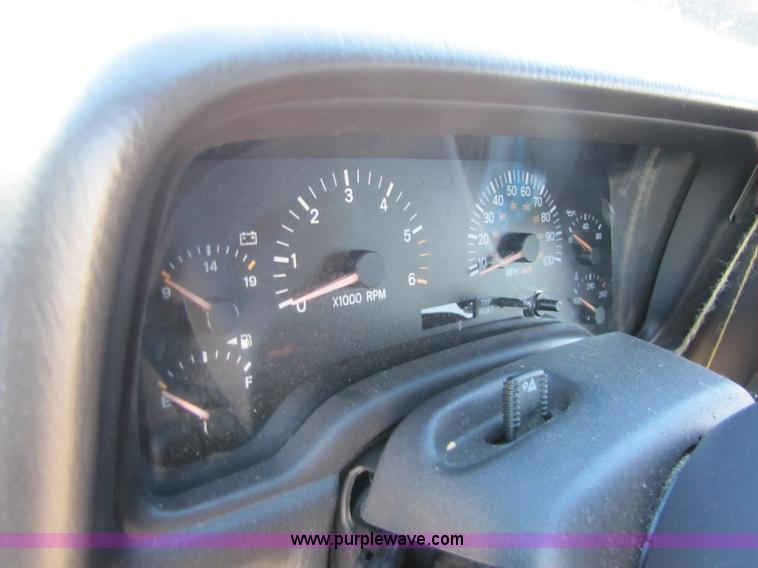 image for item 8569 2001 Jeep Cherokee Classic SUV