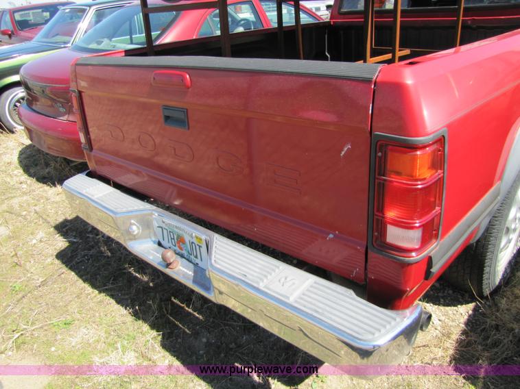 image for item 8570 1994 Dodge Dakota SLT Club Cab pickup truck