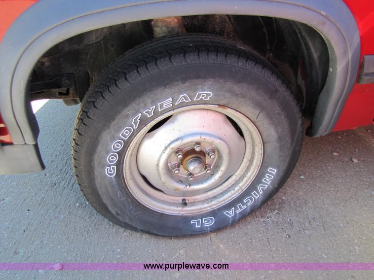 image for item 8570 1994 Dodge Dakota SLT Club Cab pickup truck