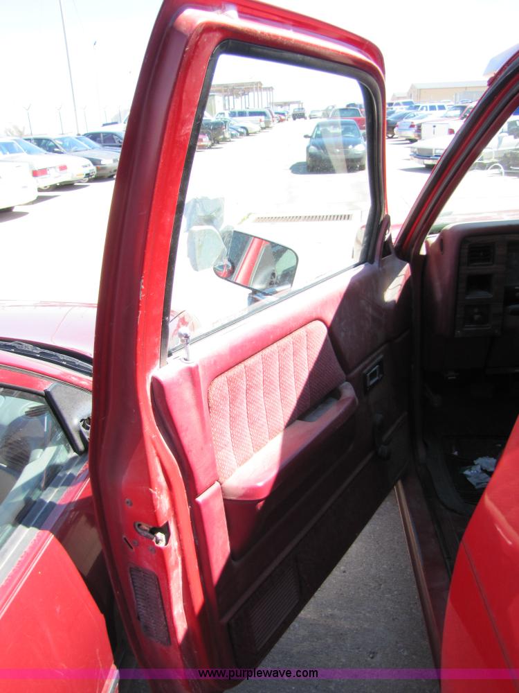 image for item 8570 1994 Dodge Dakota SLT Club Cab pickup truck