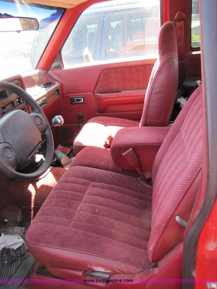 image for item 8570 1994 Dodge Dakota SLT Club Cab pickup truck