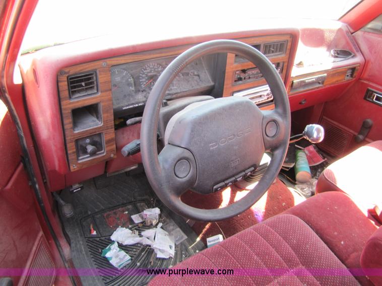 image for item 8570 1994 Dodge Dakota SLT Club Cab pickup truck