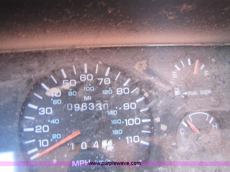 image for item 8570 1994 Dodge Dakota SLT Club Cab pickup truck