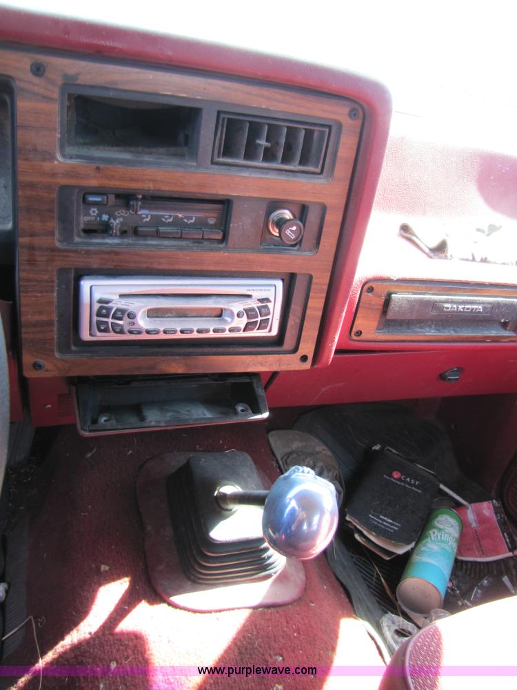 image for item 8570 1994 Dodge Dakota SLT Club Cab pickup truck