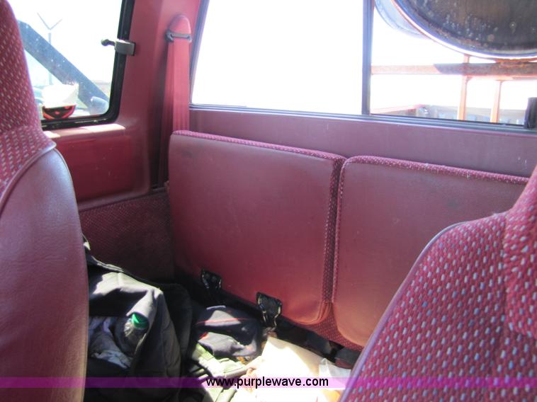 image for item 8570 1994 Dodge Dakota SLT Club Cab pickup truck