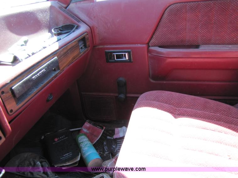 image for item 8570 1994 Dodge Dakota SLT Club Cab pickup truck
