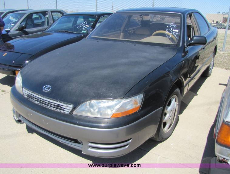 image for item 8576 1993 Lexus ES300