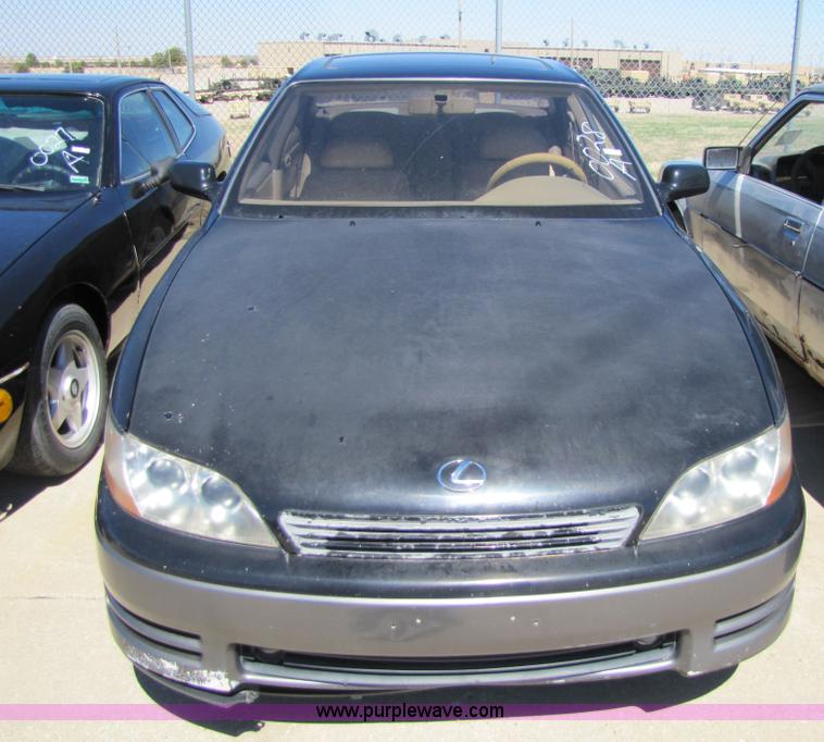 image for item 8576 1993 Lexus ES300