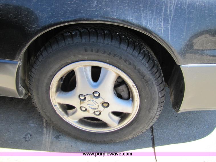 image for item 8576 1993 Lexus ES300