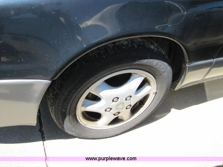 image for item 8576 1993 Lexus ES300