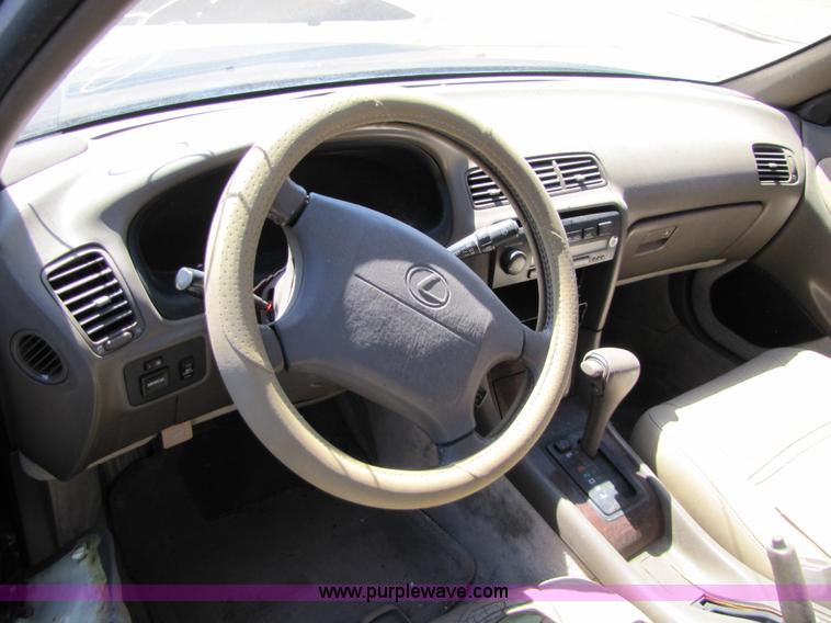 image for item 8576 1993 Lexus ES300