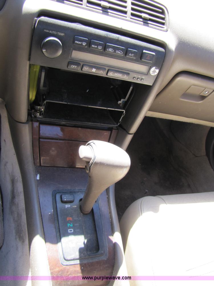 image for item 8576 1993 Lexus ES300