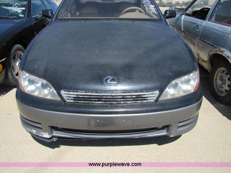 image for item 8576 1993 Lexus ES300