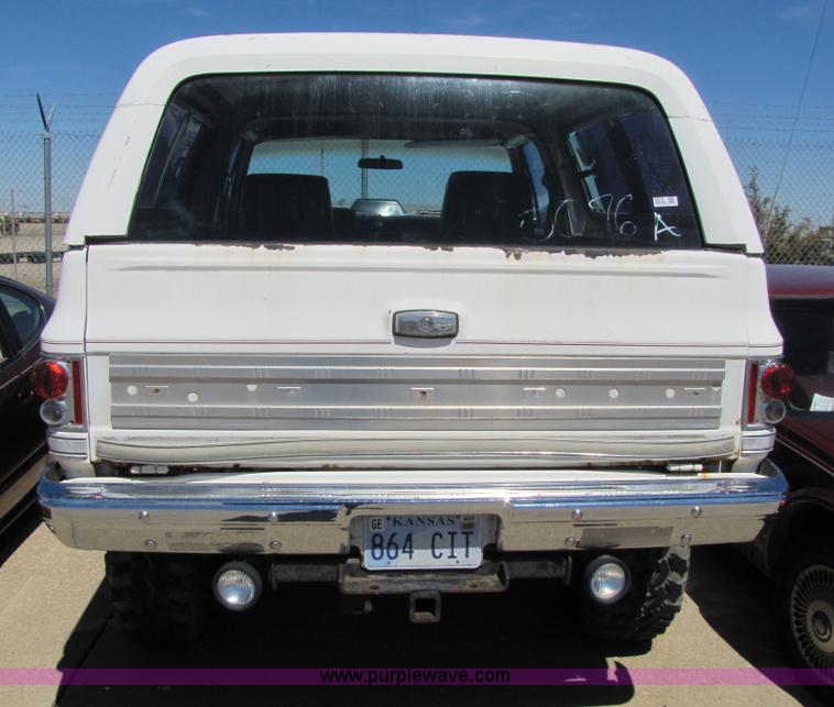 image for item 8579 1985 Chevrolet K5 Blazer Silverado SUV