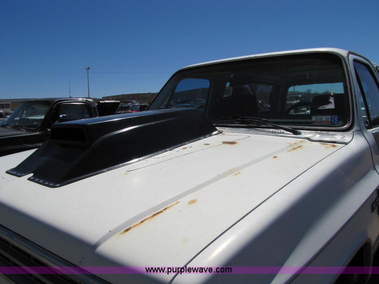 image for item 8579 1985 Chevrolet K5 Blazer Silverado SUV