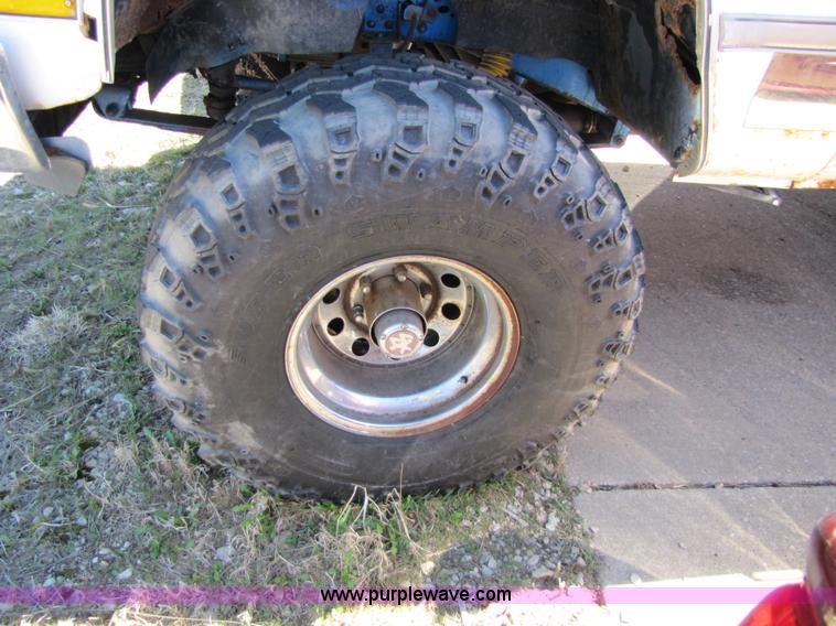 image for item 8579 1985 Chevrolet K5 Blazer Silverado SUV