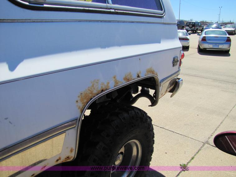 image for item 8579 1985 Chevrolet K5 Blazer Silverado SUV