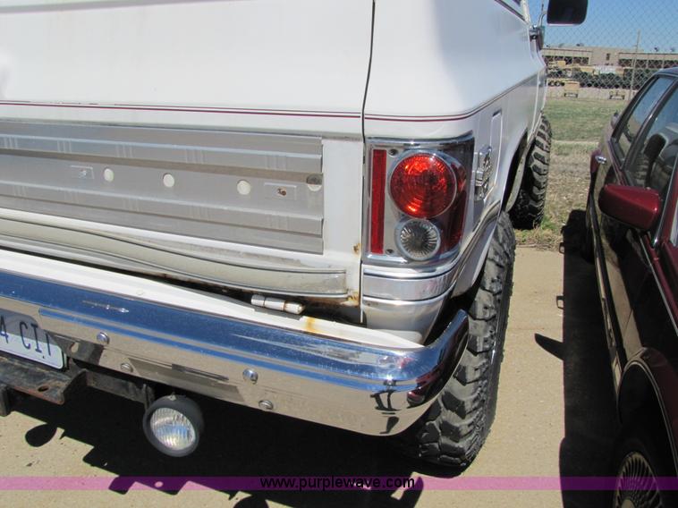 image for item 8579 1985 Chevrolet K5 Blazer Silverado SUV
