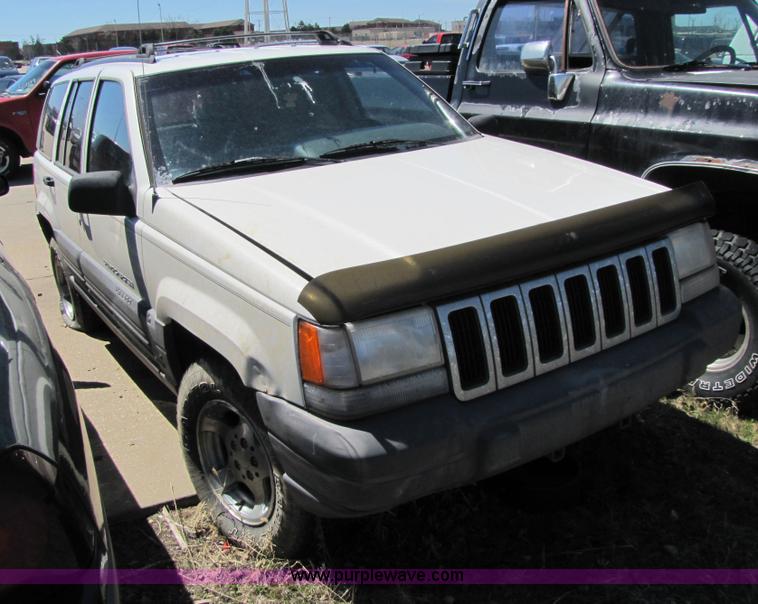 image for item 8582 1996 Jeep Grand Cherokee Laredo SUV