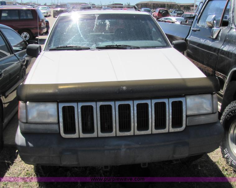 image for item 8582 1996 Jeep Grand Cherokee Laredo SUV